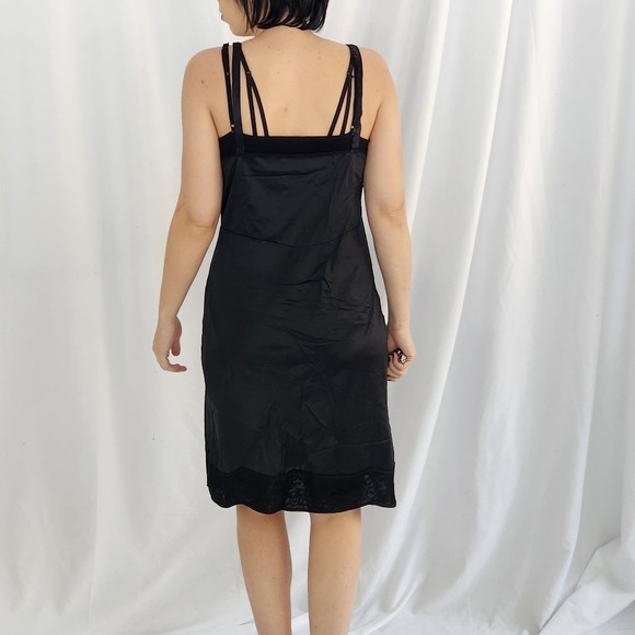80s Black Lacy Nylon Slip - Picture 3 of 3